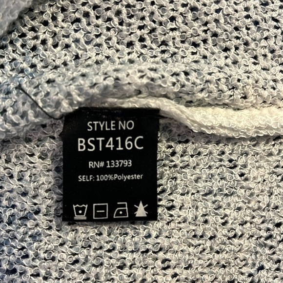 NWOT POL Women’s Blue And Cream Crewneck Sweater Size Medium - Picture 7 of 8